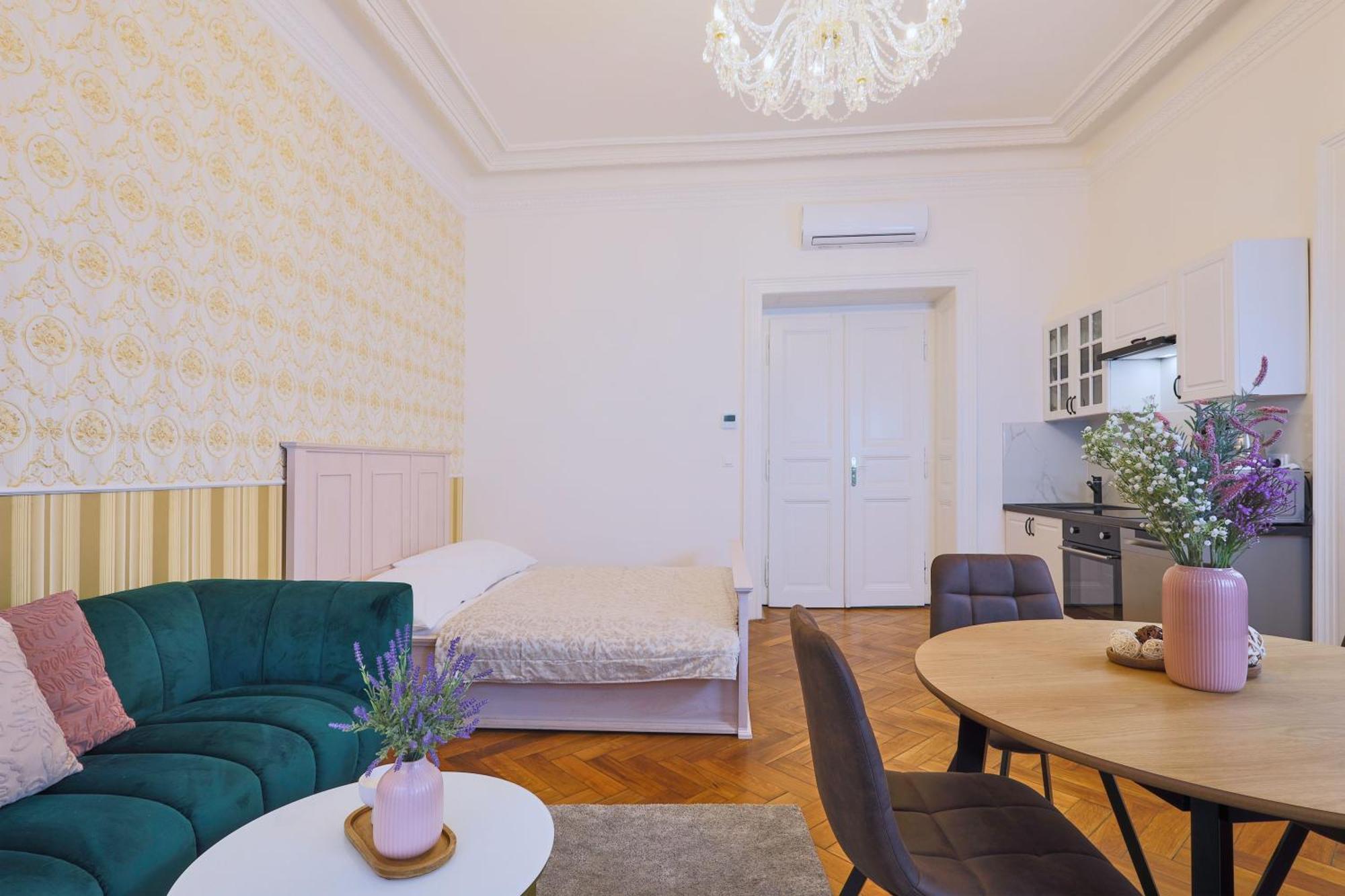 National Theatre Elegance Residence — Photos 1